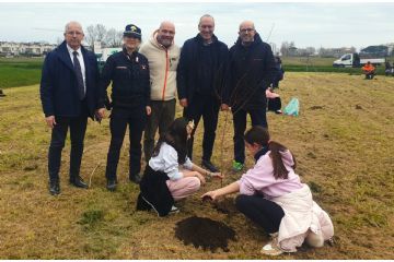 Messi a dimora altri 40 alberi al Parco della Greppa: l&#39;iniziativa in collaborazione con FMI e Misano World Circuit